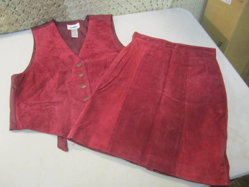 lot 82 image: Gitano Matching Leather Skirt and V...