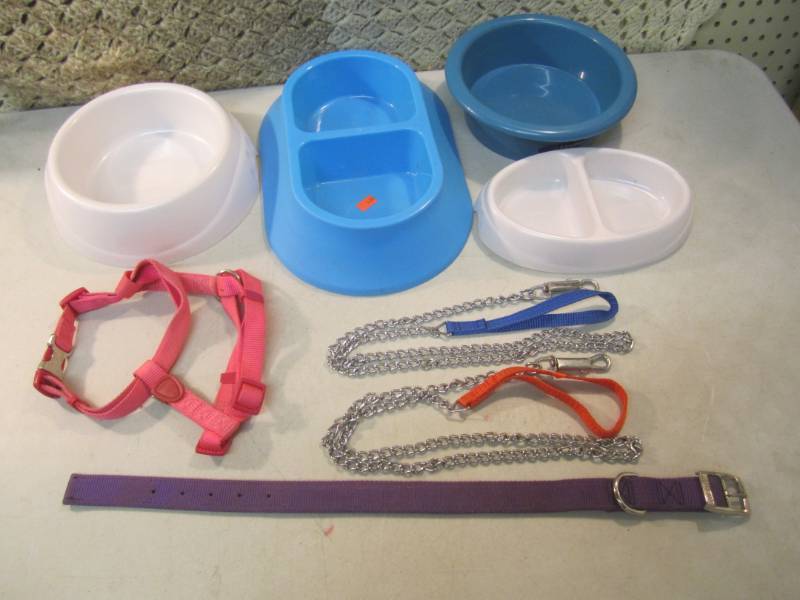 lot 93 image: Lot of Misc Dog and Cat Bowls Leash...