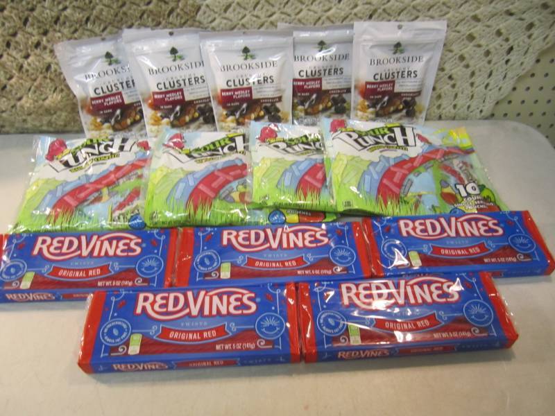 lot 122 image: Mixed Lot of 14 BagsPacks of Misc ...