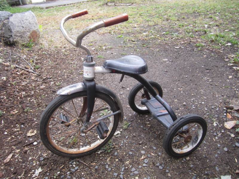 lot 128 image: Vintage Gambles Hiawatha Tricycle  ...