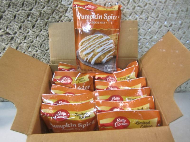 lot 179 image: Case of 12 Bags of Betty Crocker Pu...