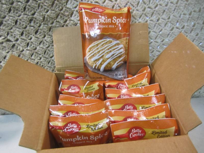 lot 181 image: Case of 12 Bags of Betty Crocker Pu...