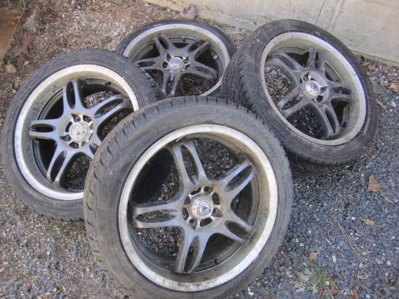 lot 183 image: Set of 4 Ford Probe Wheels Came off...