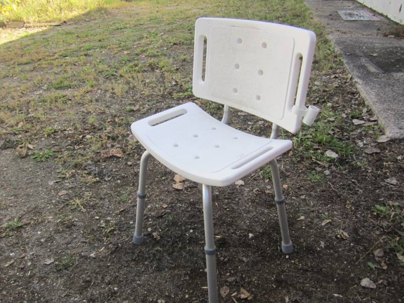 lot 186 image: Shower Chair with Adjustable Legs  ...