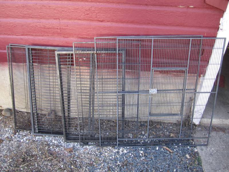 lot 188 image: Large Bird or Small Animal Cage Nee...