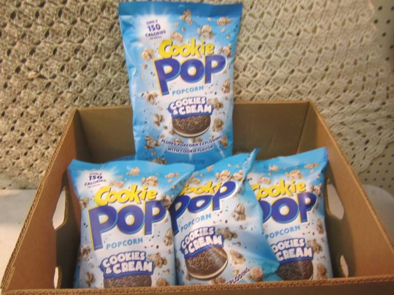 lot 203 image: 7 Bags of Cookie Pop Popcorn Cookie...