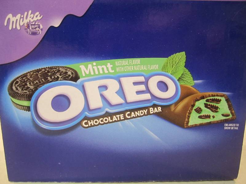 lot 209 image: Box of 24 Mint Oreo Chocolate Candy...