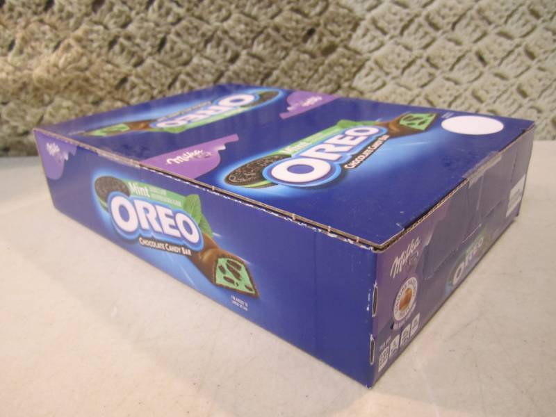 lot 210 image: Box of 24 Mint Oreo Chocolate Candy...