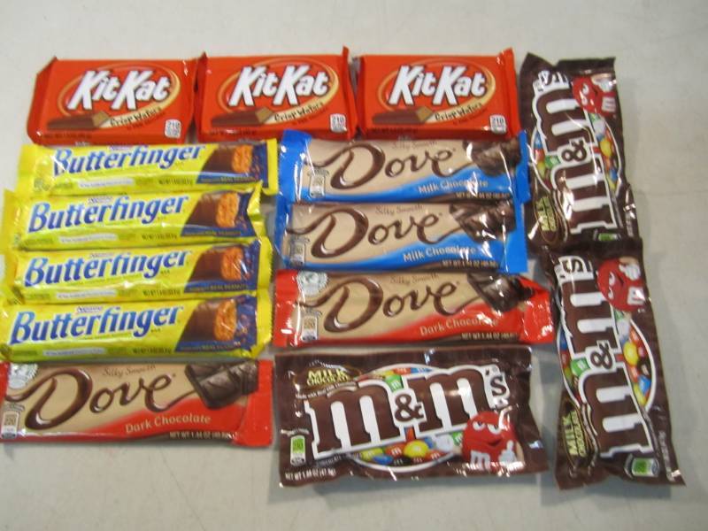 lot 218 image: Mixed Lot of Candy Bars Best by dat...