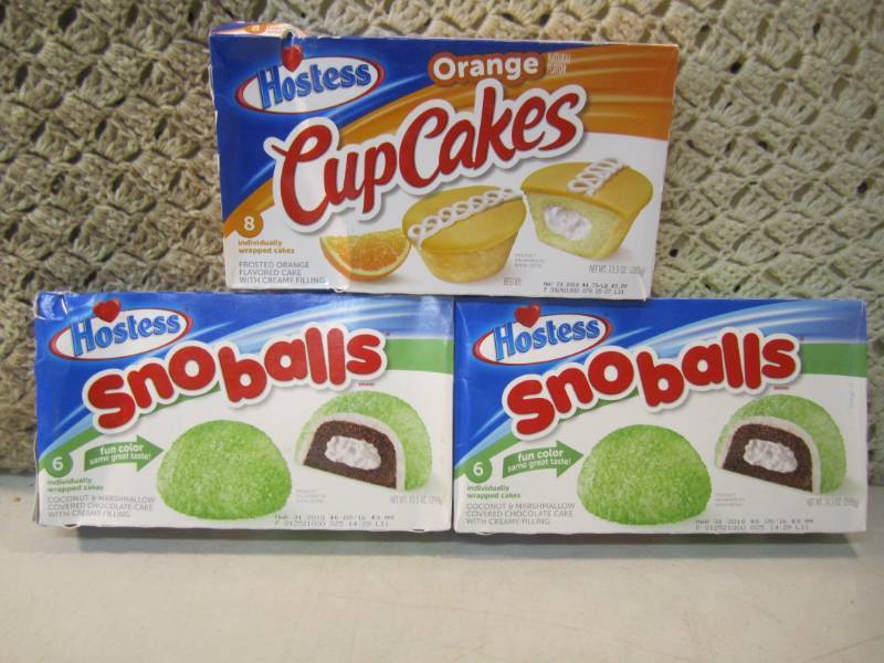 lot 222 image: Mixed Hostess Lot 2 Snoballs and 1 ...