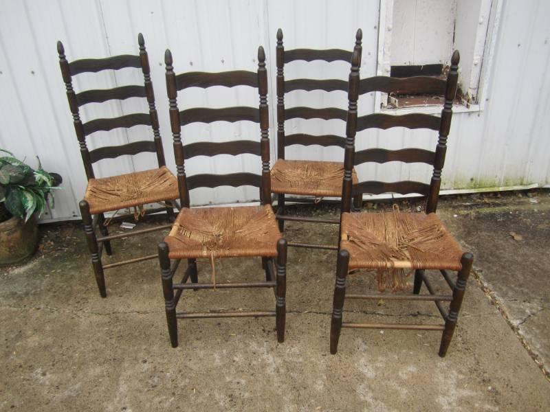 lot 303 image: Set of 4 Vintage Wood Chairs  HR...