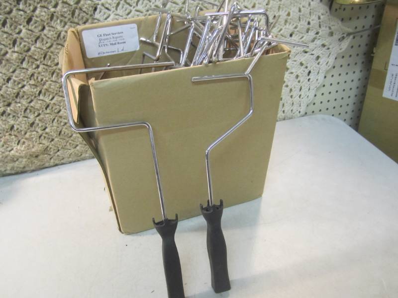 lot 304 image: Lot of 35 Paint Roller Handles  D-3...