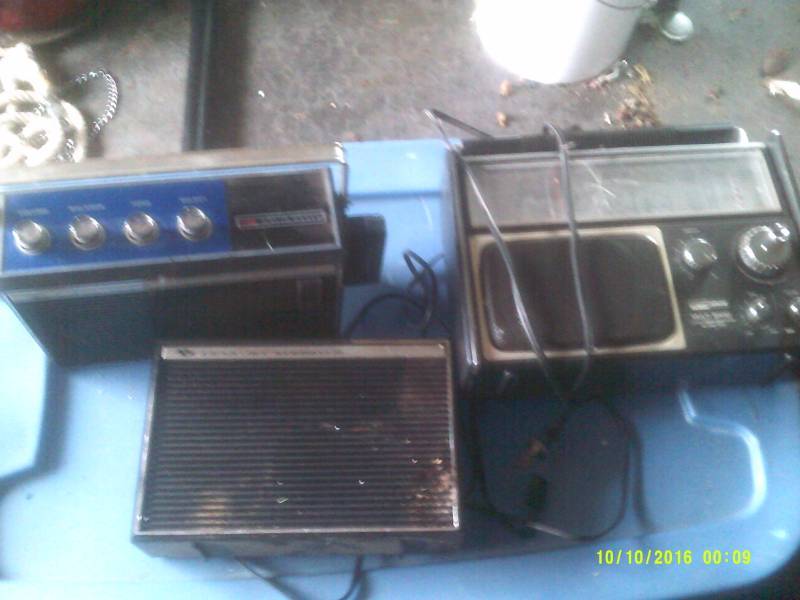 3 VINTAGE RADIOS