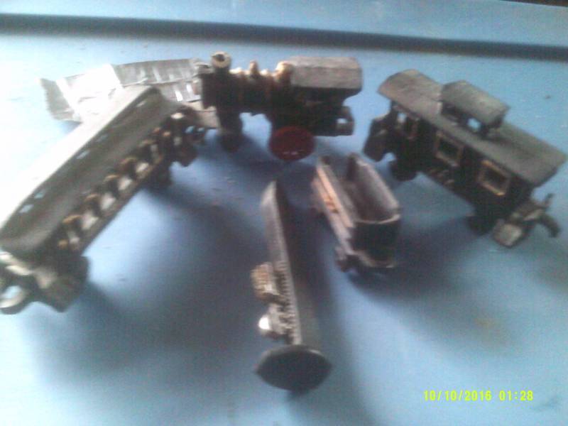 ANTIQUE CAST IRON TRAIN SET