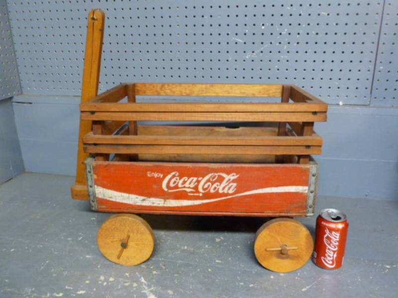 lot 5 image: Coca-Cola Collectible