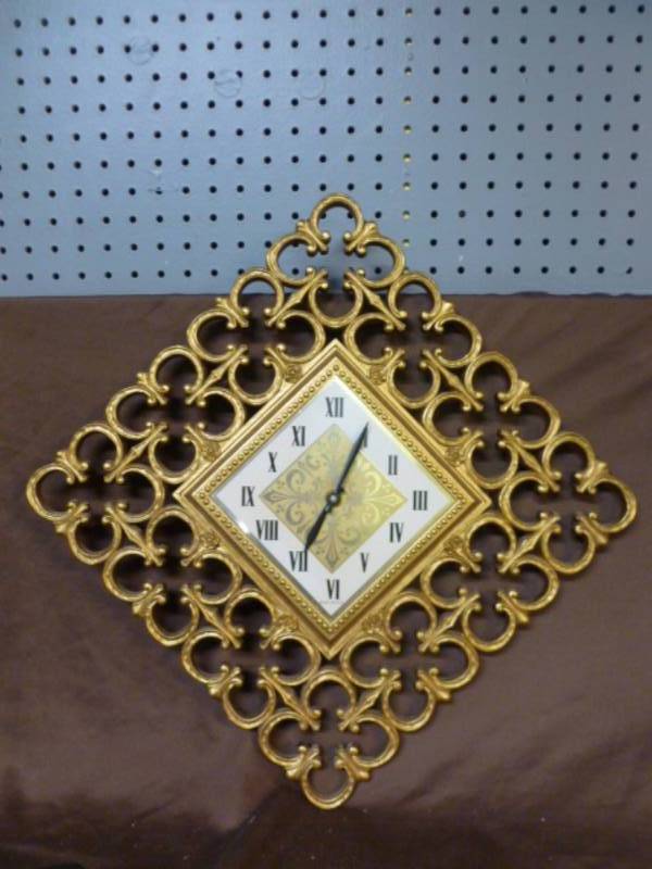 lot 6 image: Vintage Clock