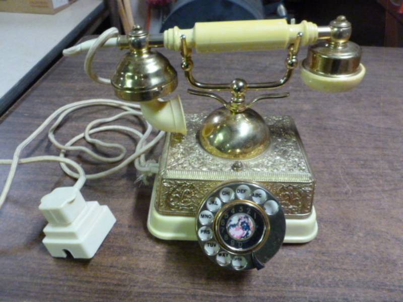 lot 39 image: Vintage Telephone