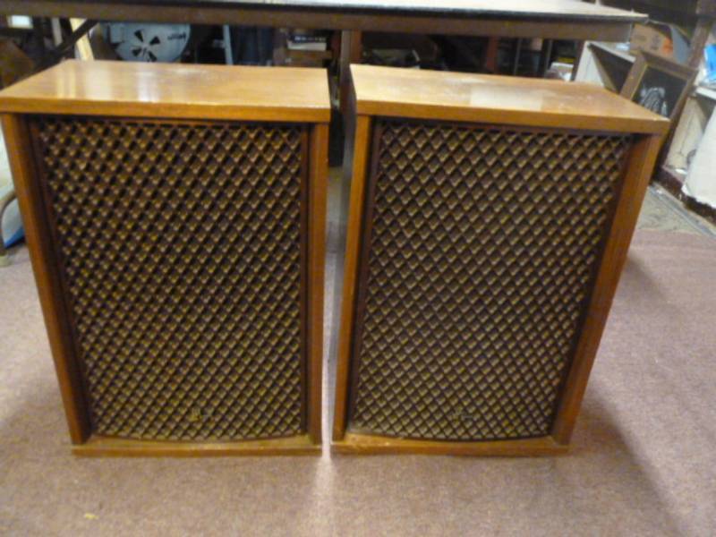 lot 51 image: Vintage Sansui Tower Speakers