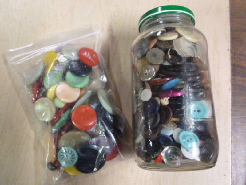 lot 62 image: Vintage Buttons