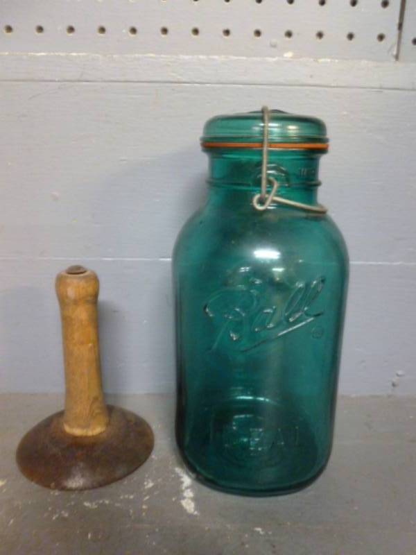 lot 63 image: Vintage Items