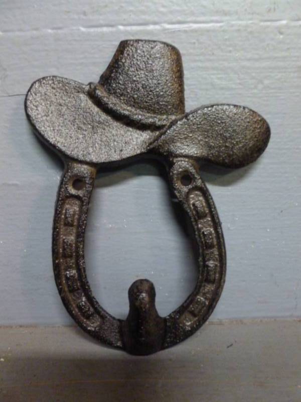 lot 70 image: Cast Iron Hat Hook