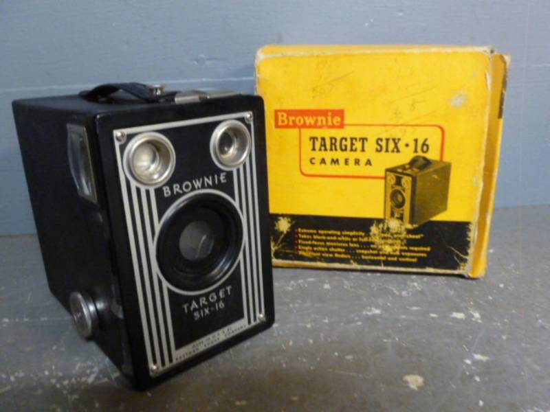 lot 91 image: Vintage Camera