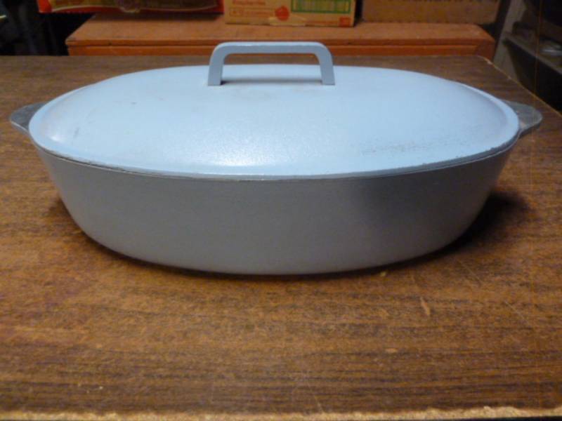 lot 114 image: Cast Aluminum Roaster