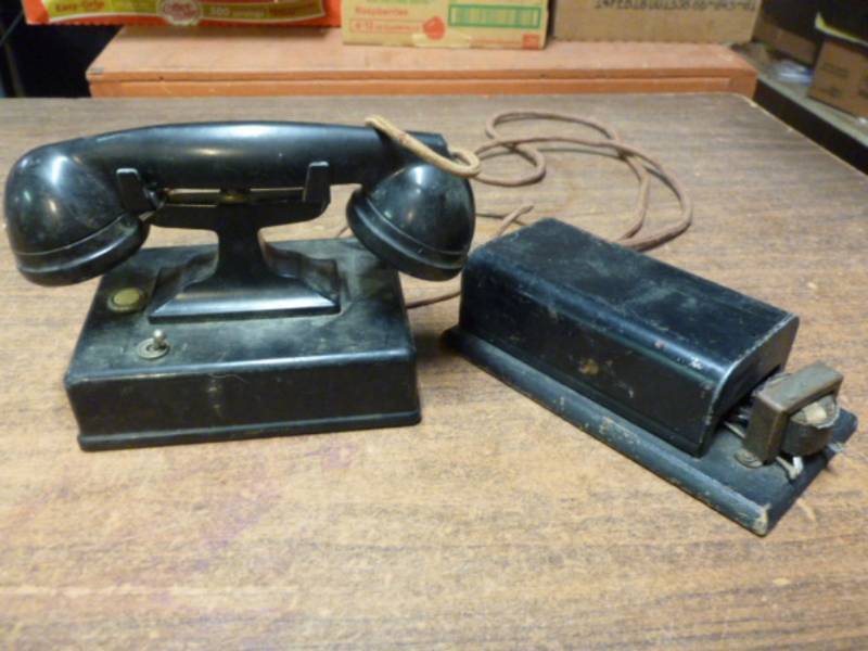 lot 119 image: Vintage Telephone