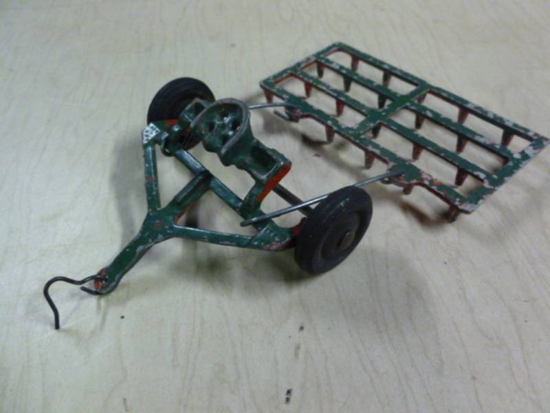 lot 250 image: Vintage Toy