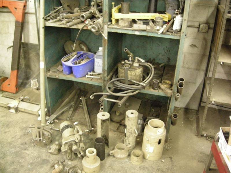 lot 24 image: CAT Pullers-Presses-Accessories