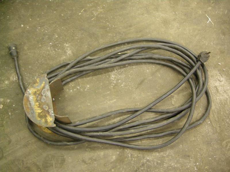 lot 25 image: 220V Extension Cord