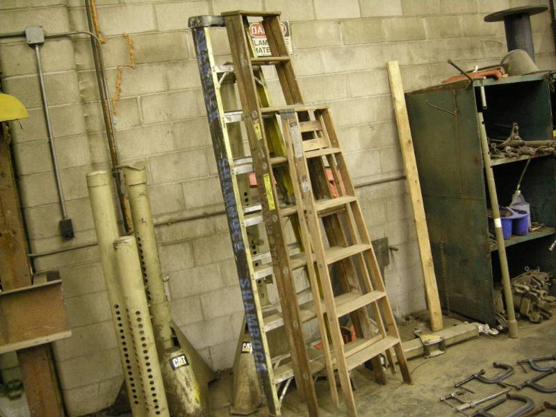 lot 28 image: 3 Ladders