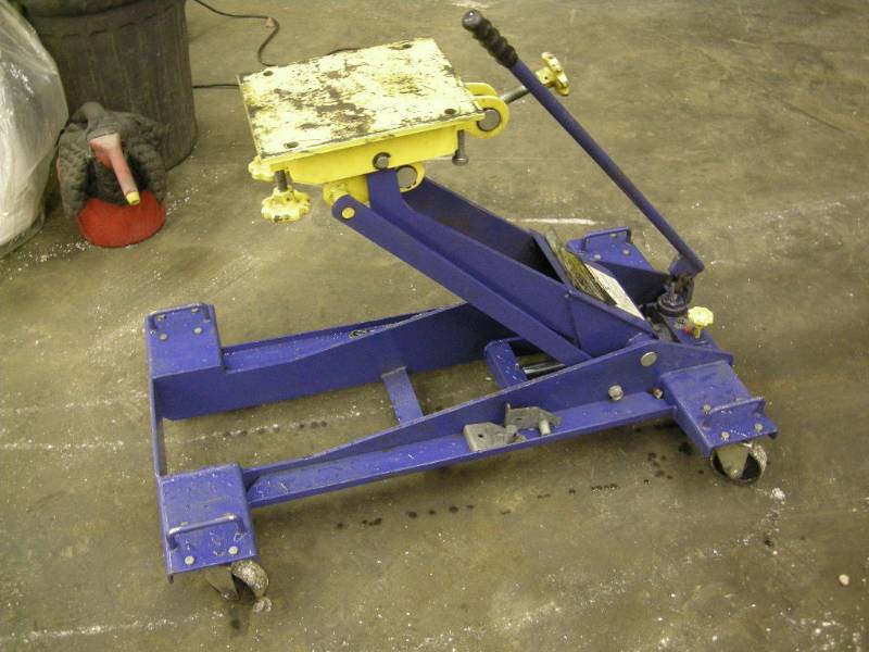 lot 31 image: NAPA Professional 3000lb Equipment Jack