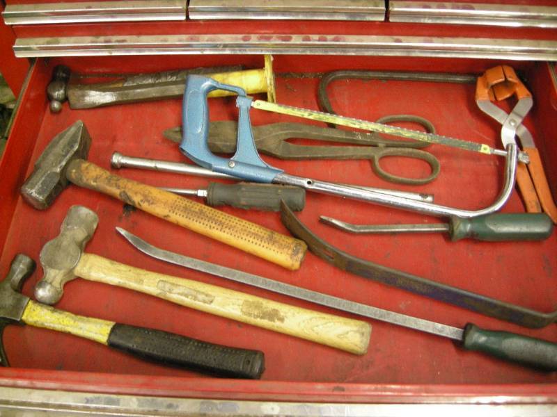 lot 40 image: Hammers, Pry Bars