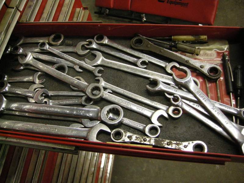 lot 44 image: Ratcheting and Flarenut Wrenches