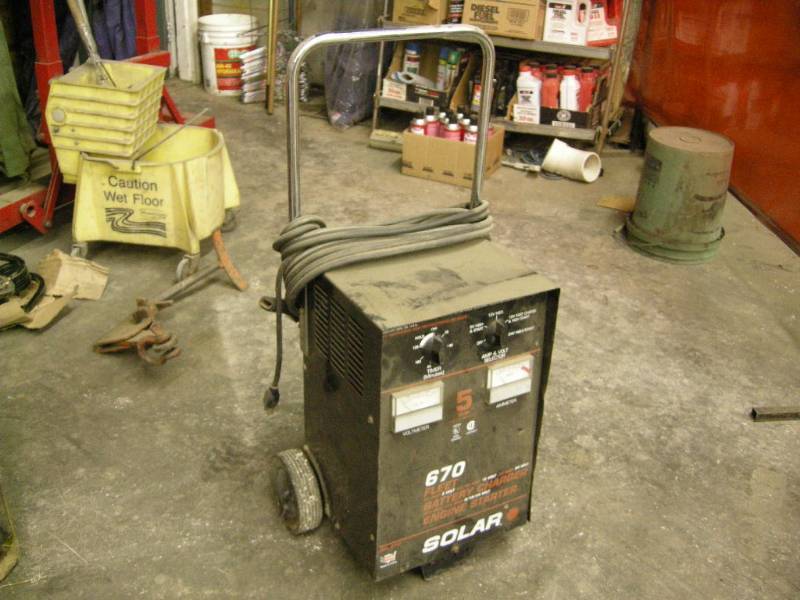 lot 47 image: Solar Battery ChargerEngine Starter
