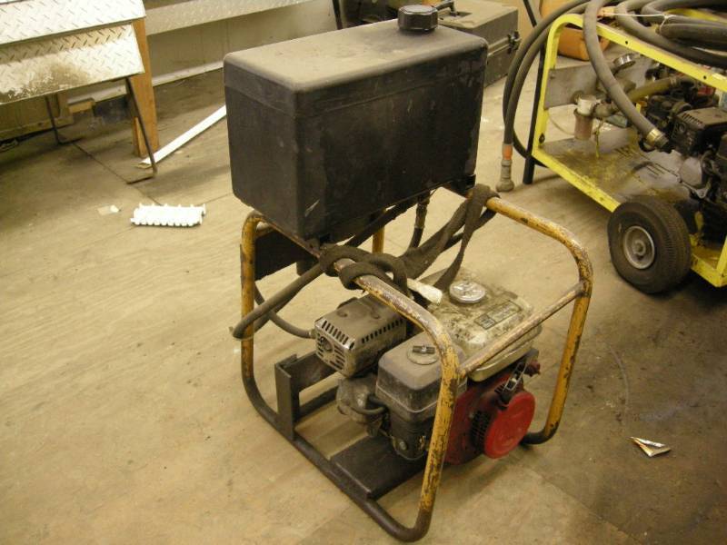 lot 72 image: Portable Hydraulic Pump