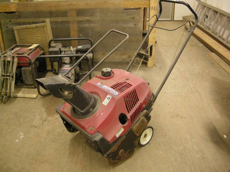 lot 90 image: Honda Harmony Snowblower