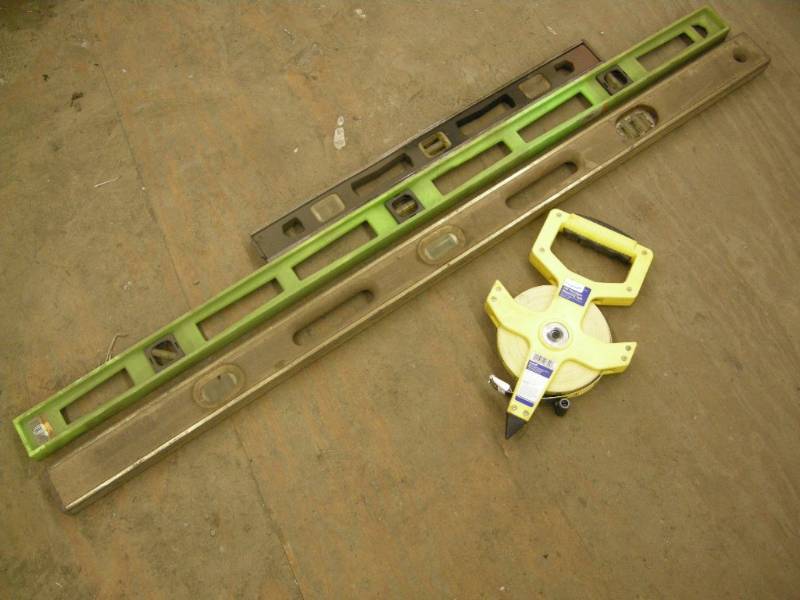 lot 96 image: Levels and 100 Measuring Tape