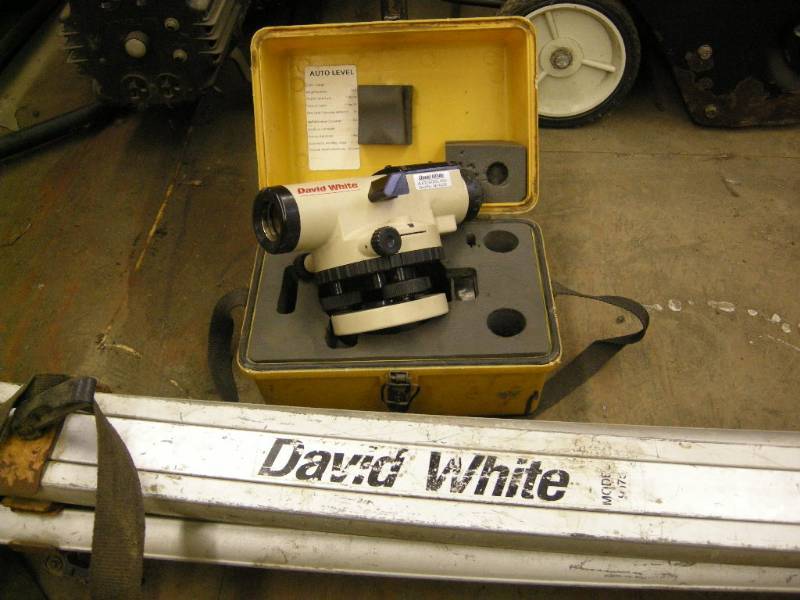 lot 98 image: David White Autolevel, Tripod