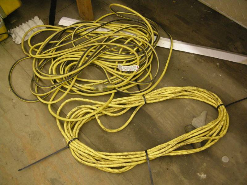lot 100 image: 2 Extension Cords