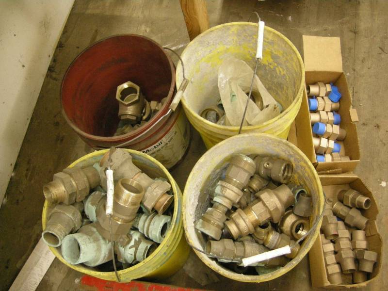 lot 112 image: Many Brass Fittings