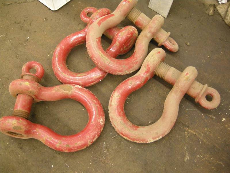 lot 116 image: 4 Large Crosby Clevis Fasteners
