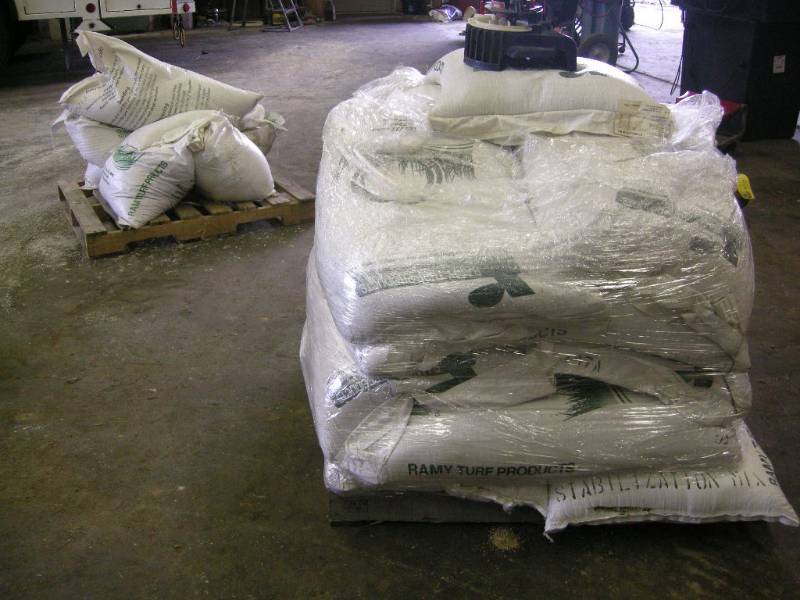lot 130 image: Pallet of Grass Seed
