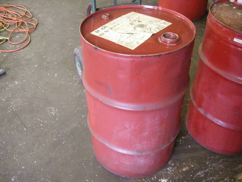 lot 136 image: Mobile 15W-40 Oil