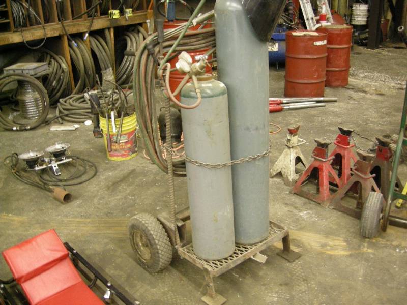 lot 140 image: Custom Welding Cart, Gauges, Hose, Torch