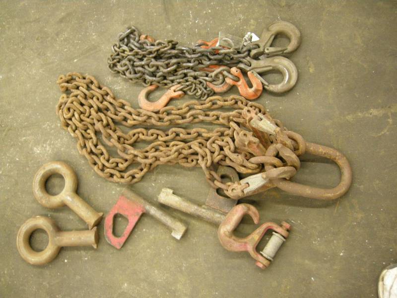 lot 150 image: Heavy Duty Chains and Pins