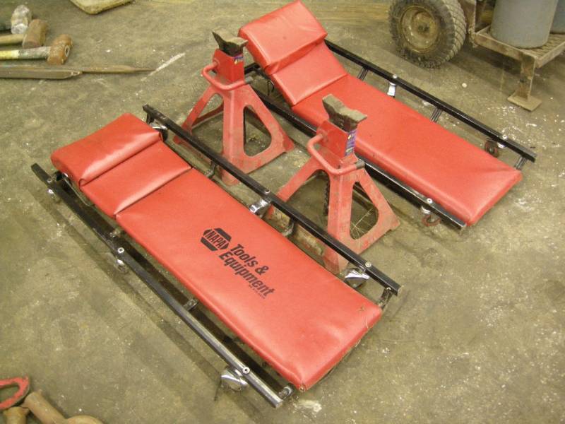 lot 151 image: Jack Stands, Creepers
