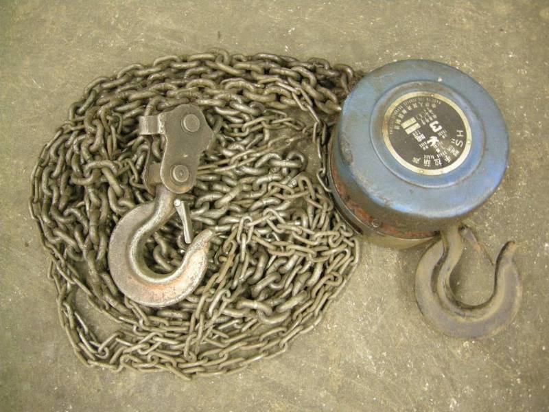 lot 158 image: 3 Ton Chain Hoist