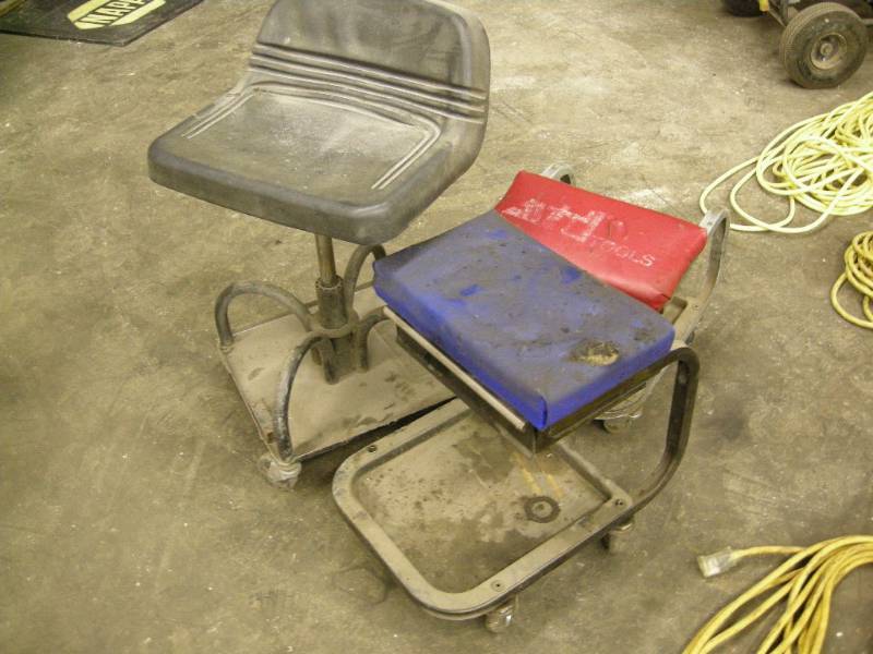 lot 168 image: 3 Shop Stools